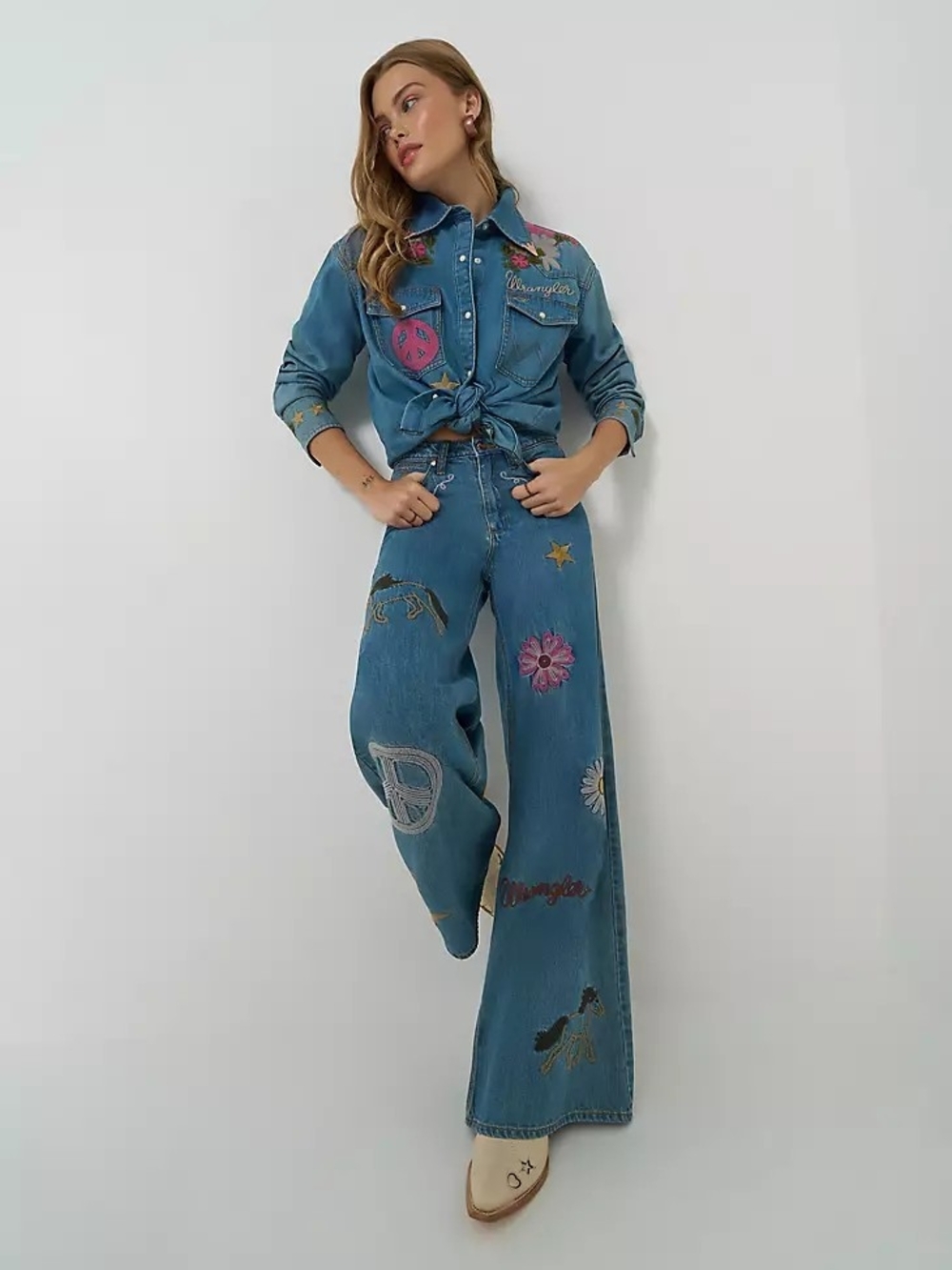 Wrangler NWT Blue Embroidered Wide-Leg Jeans Size 24 - Picture 4 of 13